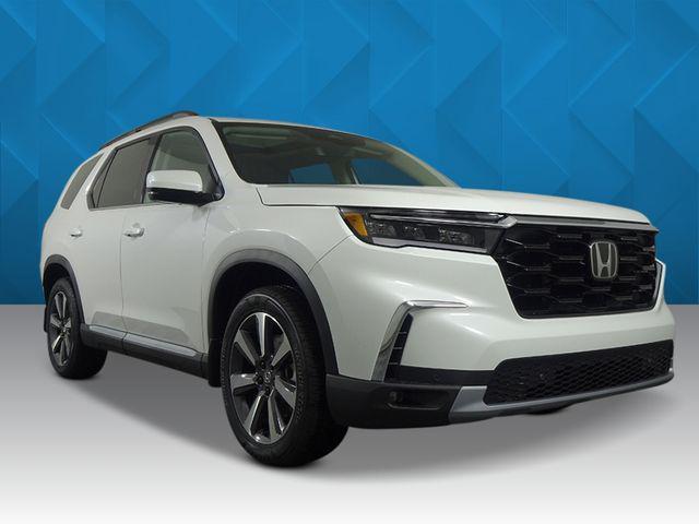 new 2025 Honda Pilot car, priced at $49,680