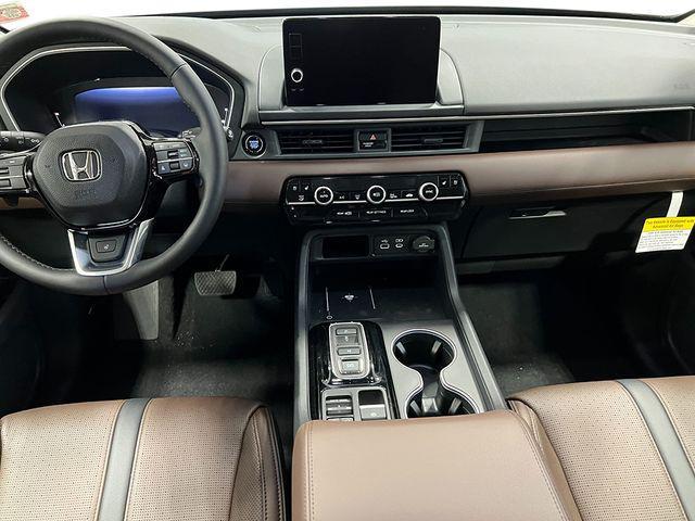 new 2025 Honda Pilot car, priced at $50,821