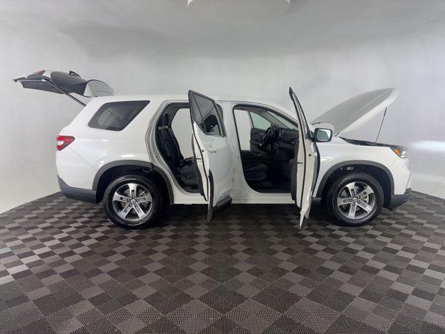 used 2025 Honda Pilot car, priced at $41,900