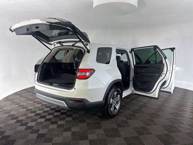 used 2025 Honda Pilot car, priced at $41,900