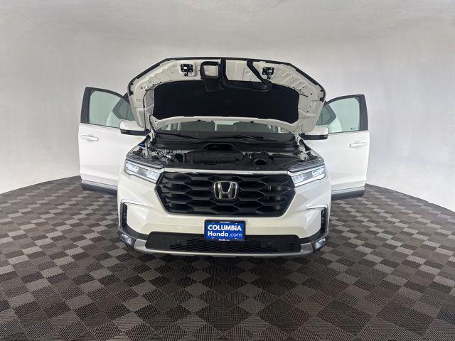 used 2025 Honda Pilot car, priced at $41,900