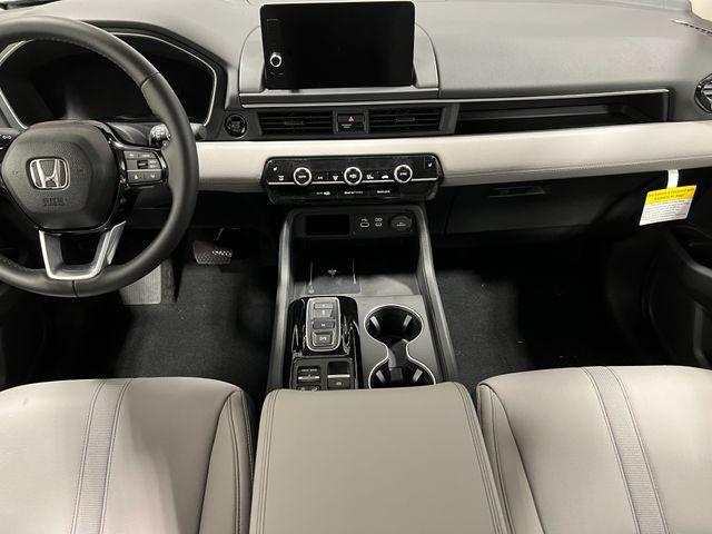 new 2025 Honda Pilot car, priced at $48,069