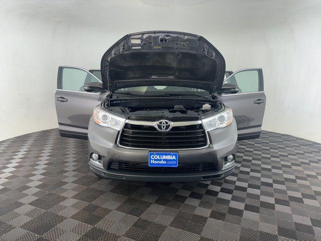 used 2014 Toyota Highlander car, priced at $13,800