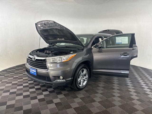 used 2014 Toyota Highlander car, priced at $13,800