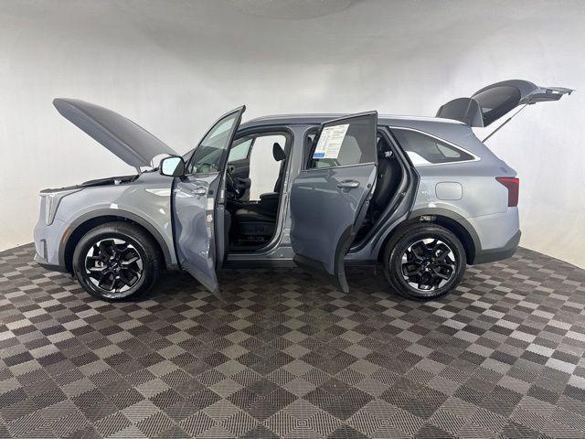used 2024 Kia Sorento car, priced at $27,200