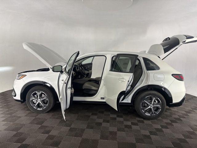 used 2025 Honda HR-V car, priced at $28,800