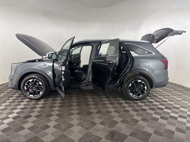 used 2024 Kia Sorento car, priced at $27,000
