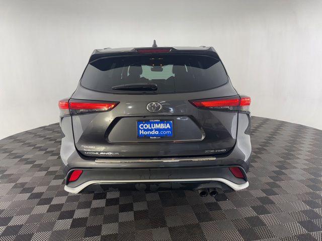 used 2022 Toyota Highlander car, priced at $33,500