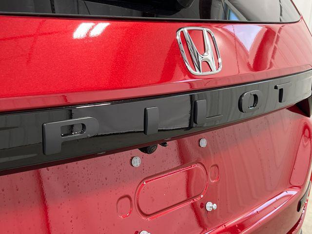 new 2025 Honda Pilot car, priced at $48,670