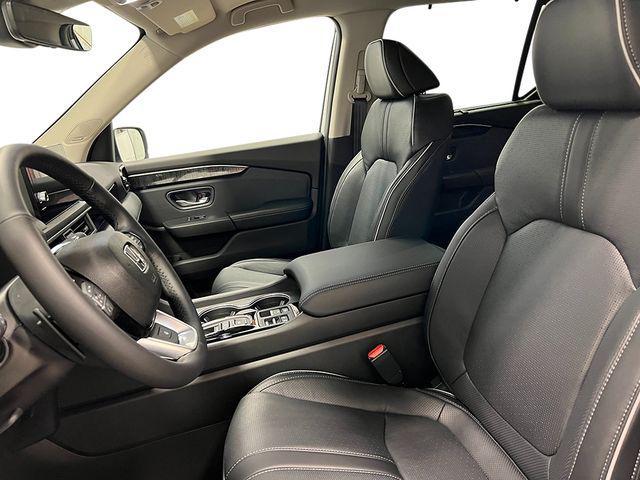 new 2025 Honda Pilot car, priced at $53,465