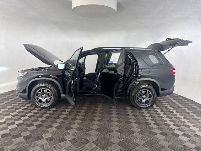 used 2023 Honda Pilot car, priced at $40,000