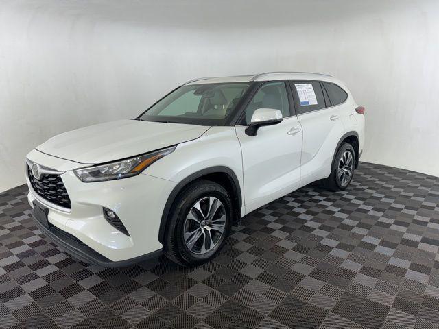 used 2020 Toyota Highlander car, priced at $28,300