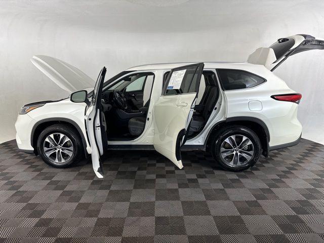 used 2020 Toyota Highlander car, priced at $28,300