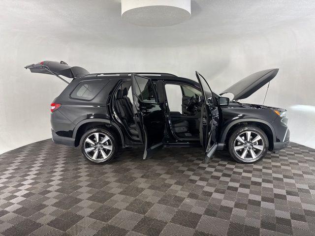 used 2023 Honda Pilot car, priced at $42,300