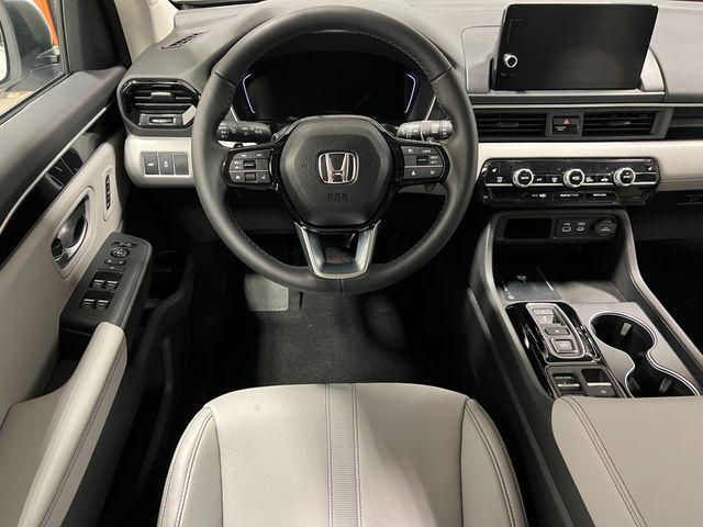 new 2025 Honda Pilot car, priced at $47,754