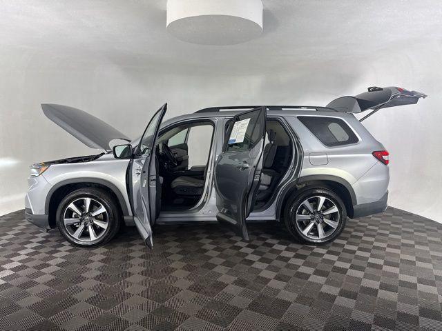 used 2023 Honda Pilot car, priced at $45,200