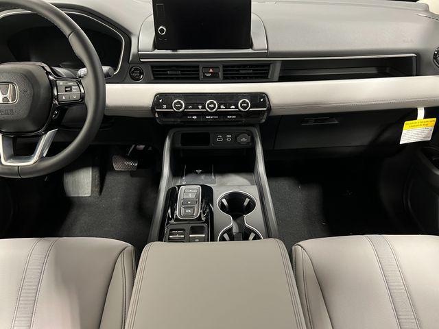 new 2025 Honda Pilot car, priced at $47,327