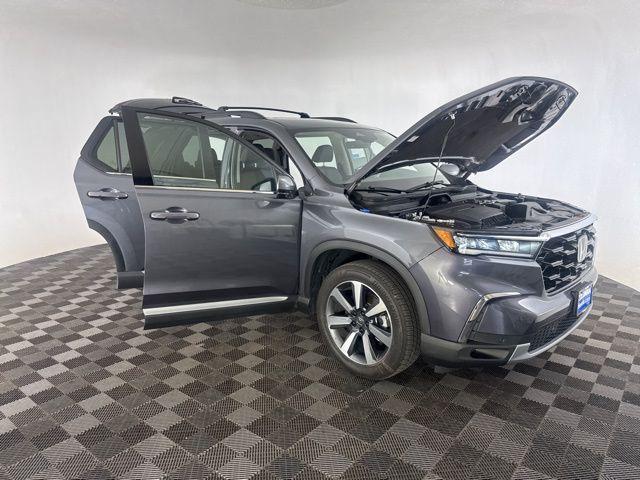 used 2025 Honda Pilot car, priced at $47,000