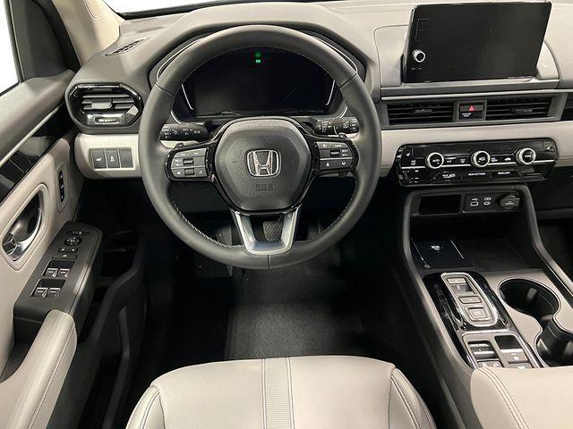 new 2025 Honda Pilot car, priced at $44,800