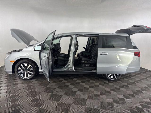 used 2025 Honda Odyssey car, priced at $40,700