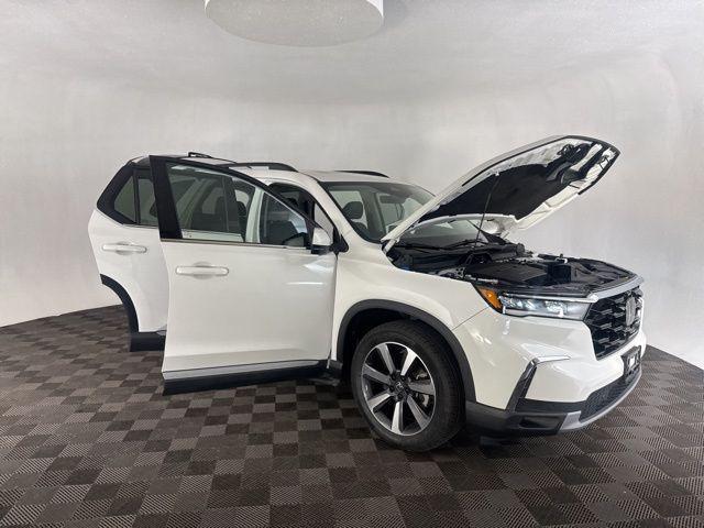 used 2023 Honda Pilot car, priced at $44,500