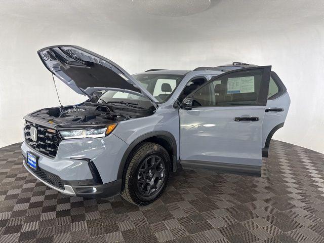 used 2025 Honda Pilot car, priced at $46,000