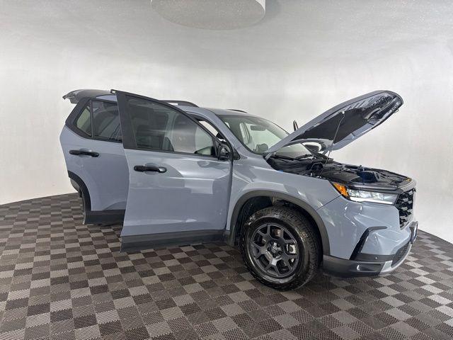 used 2025 Honda Pilot car, priced at $46,000