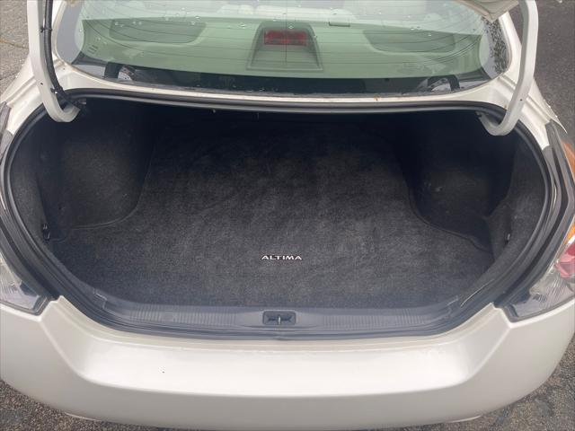 used 2009 Nissan Altima car, priced at $5,495