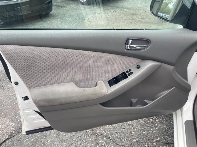used 2009 Nissan Altima car, priced at $5,495