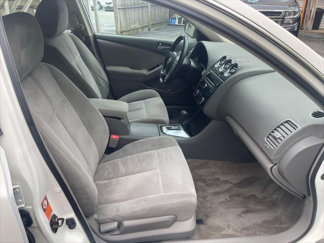 used 2009 Nissan Altima car, priced at $5,495