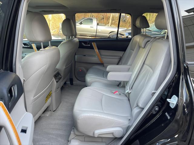 used 2009 Toyota Highlander Hybrid car, priced at $11,995