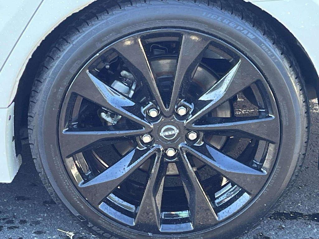 used 2023 Nissan Maxima car, priced at $24,998