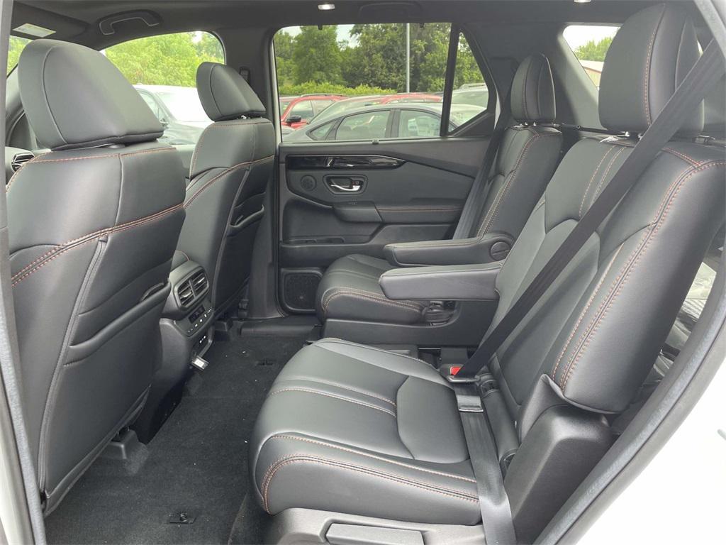 new 2025 Honda Pilot car, priced at $48,936