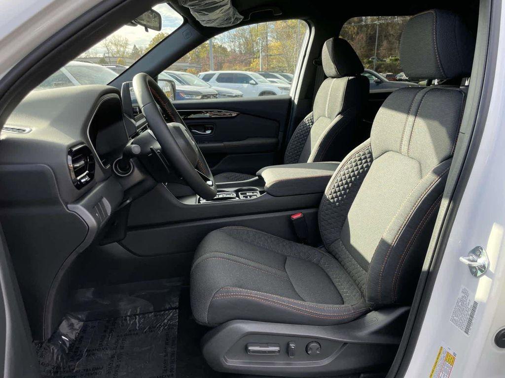 new 2025 Honda Pilot car, priced at $42,934