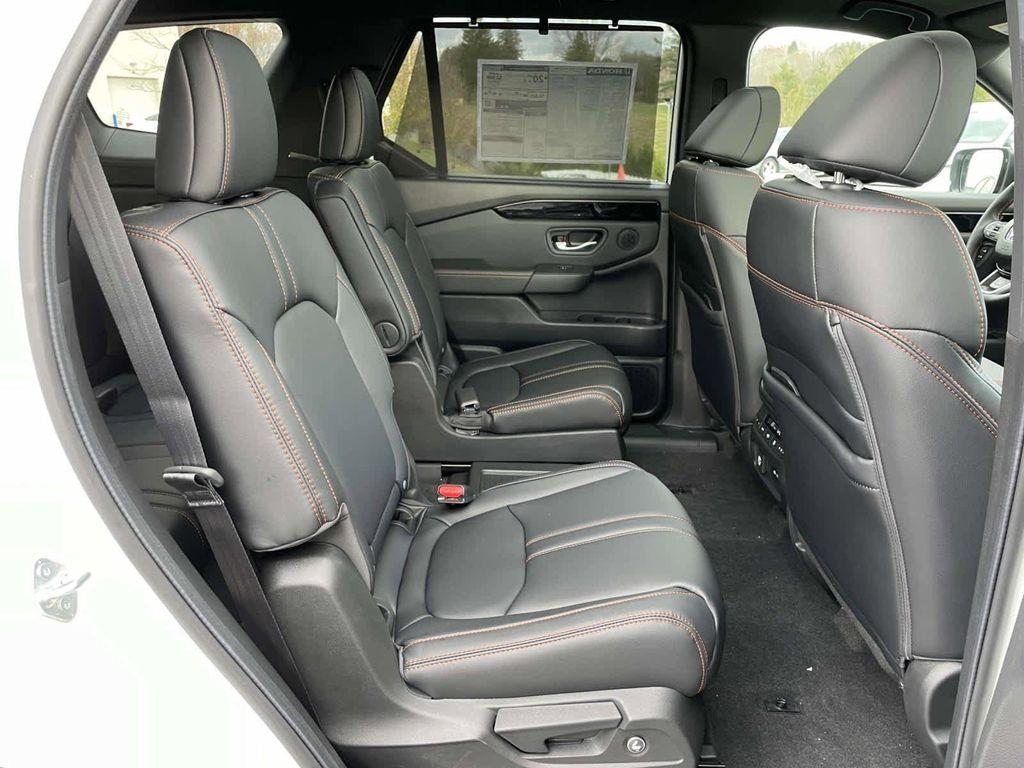 new 2025 Honda Pilot car, priced at $48,959