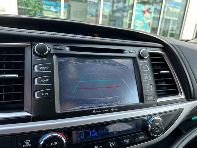used 2019 Toyota Highlander car, priced at $26,652