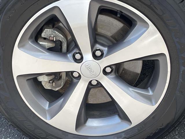used 2021 Jeep Cherokee car, priced at $24,987