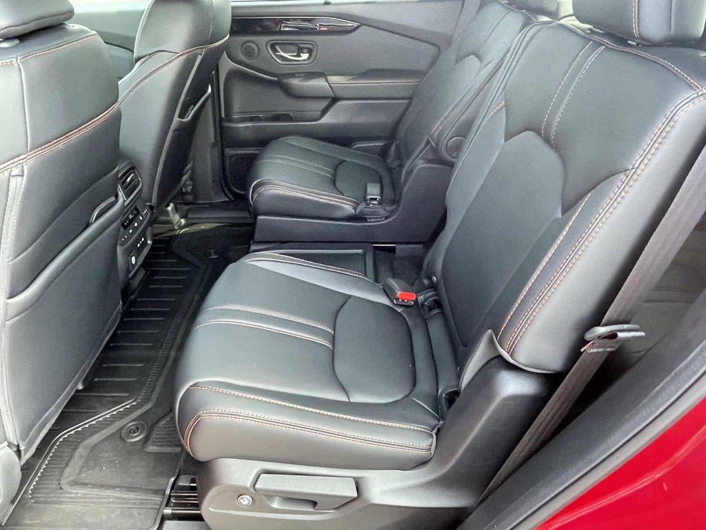 new 2025 Honda Pilot car, priced at $48,214