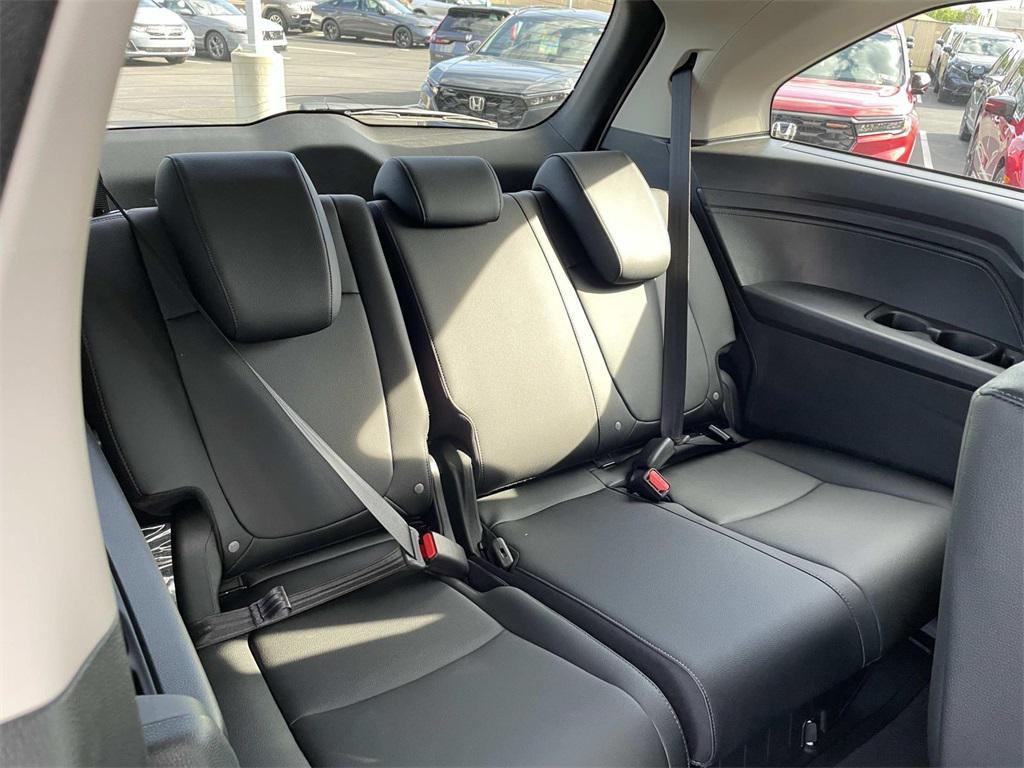 new 2026 Honda Odyssey car, priced at $42,018