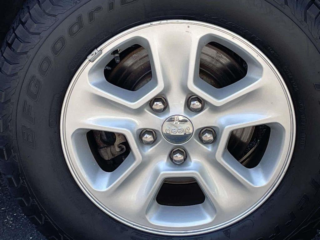 used 2015 Jeep Grand Cherokee car, priced at $9,852
