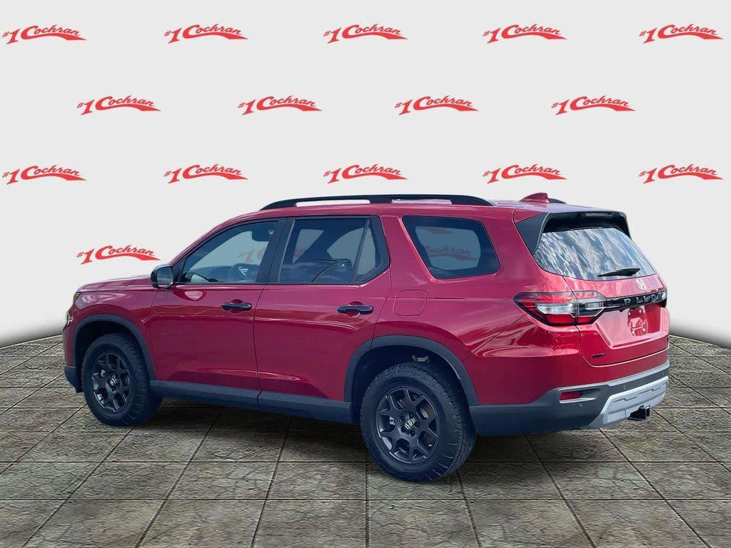 new 2025 Honda Pilot car, priced at $48,214