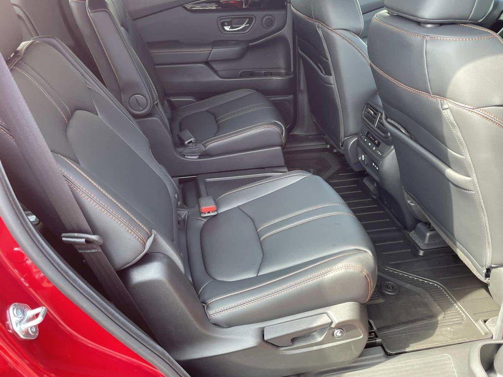 new 2025 Honda Pilot car, priced at $48,214