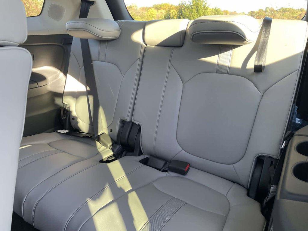 new 2025 Honda Pilot car, priced at $47,976