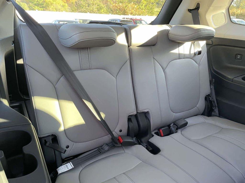 new 2025 Honda Pilot car, priced at $47,976