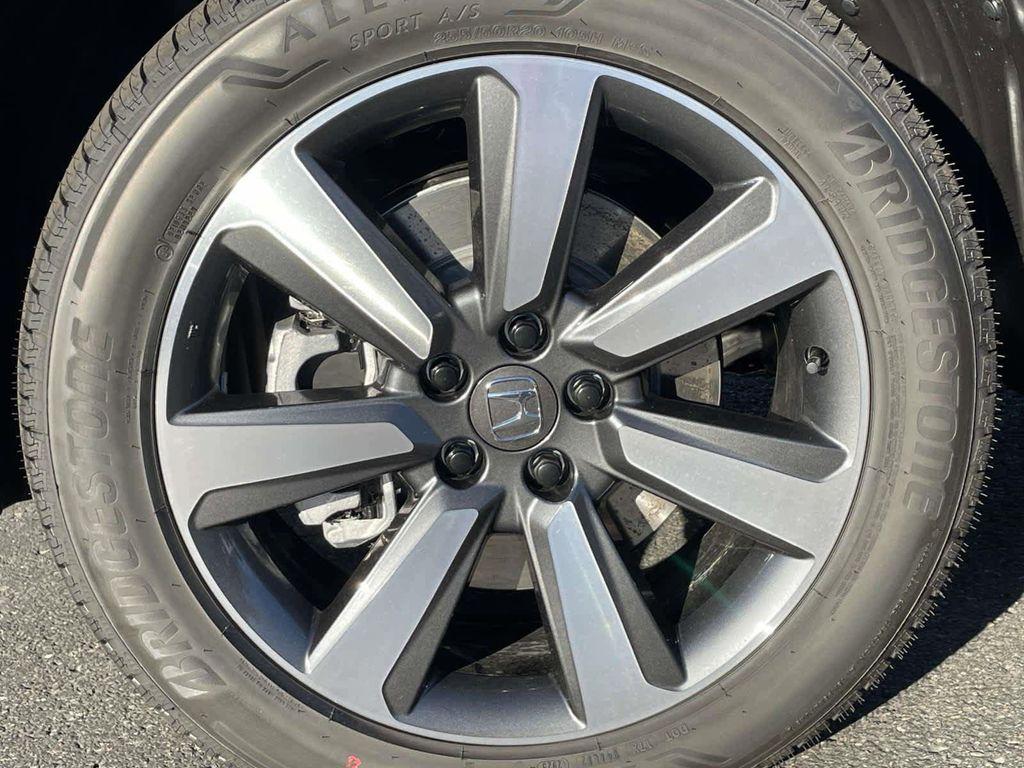 new 2025 Honda Pilot car, priced at $47,976