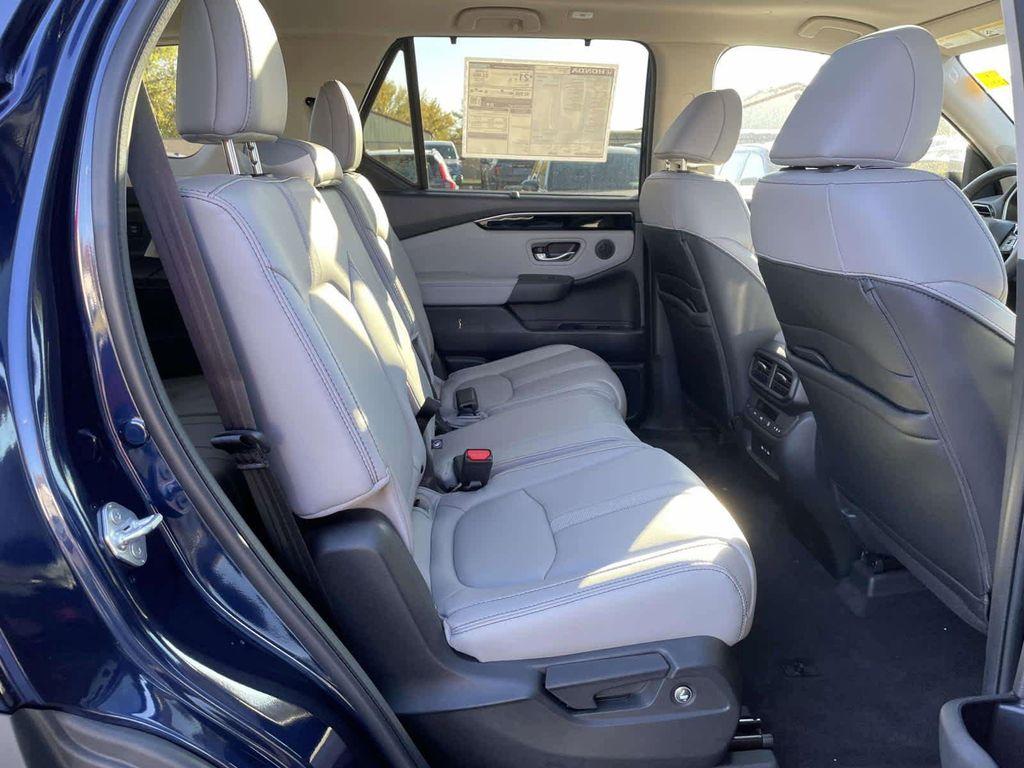 new 2025 Honda Pilot car, priced at $47,976