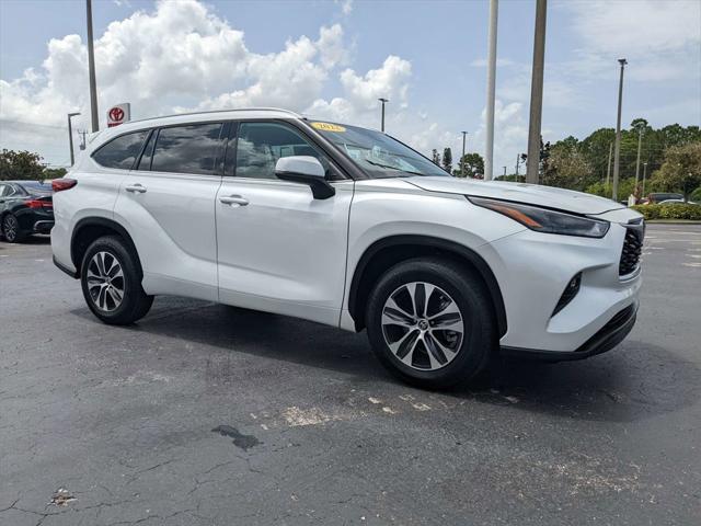 used 2022 Toyota Highlander car, priced at $32,997