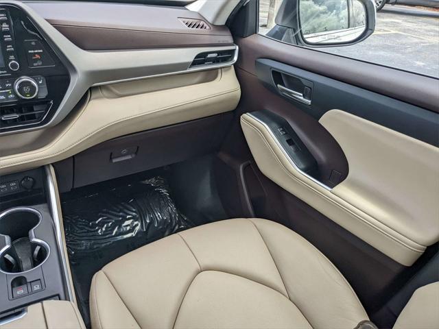 used 2022 Toyota Highlander car, priced at $32,997