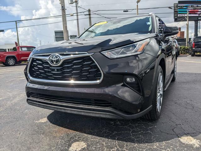 used 2021 Toyota Highlander car, priced at $36,597