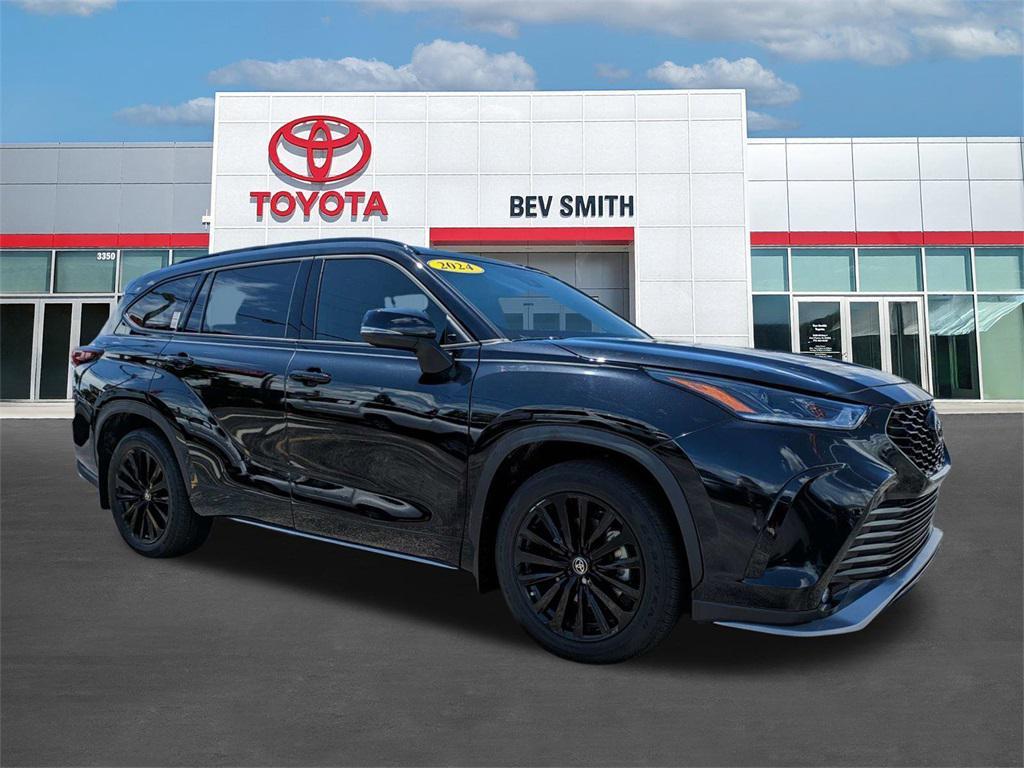 used 2024 Toyota Highlander car, priced at $46,331